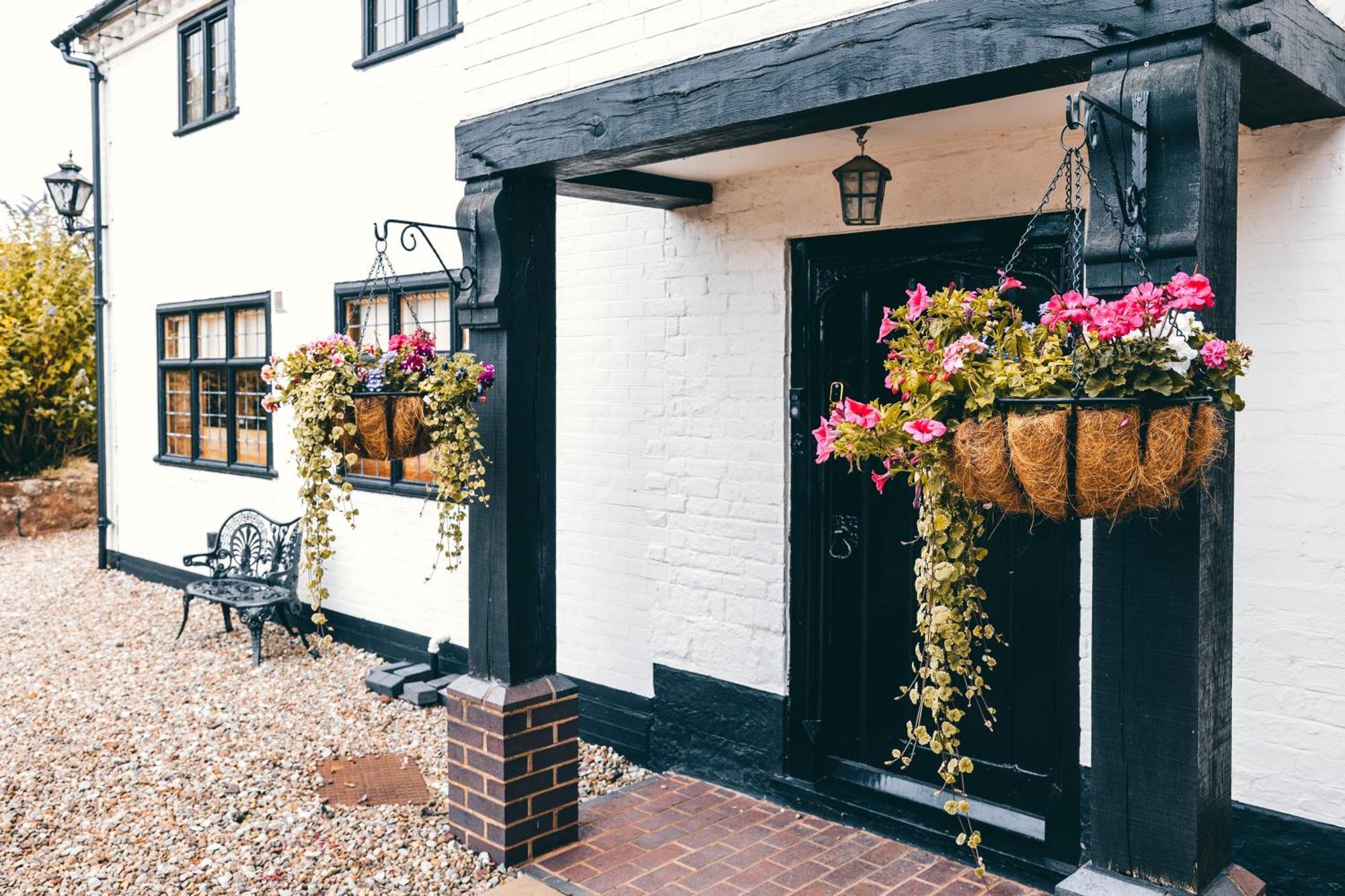 High Grosvenor House With Rose And Heath Cottages Бриджнорс Экстерьер фото