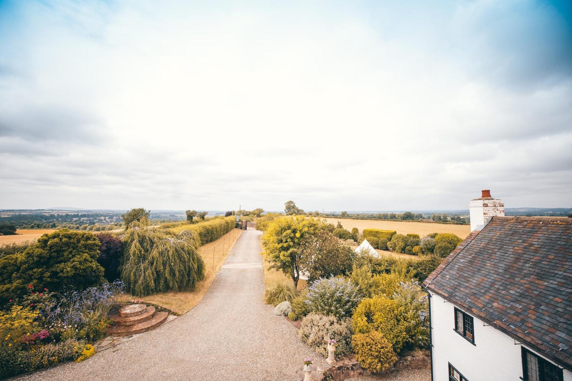 High Grosvenor House With Rose And Heath Cottages Бриджнорс Экстерьер фото